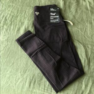 NWT Aritzia Leggings